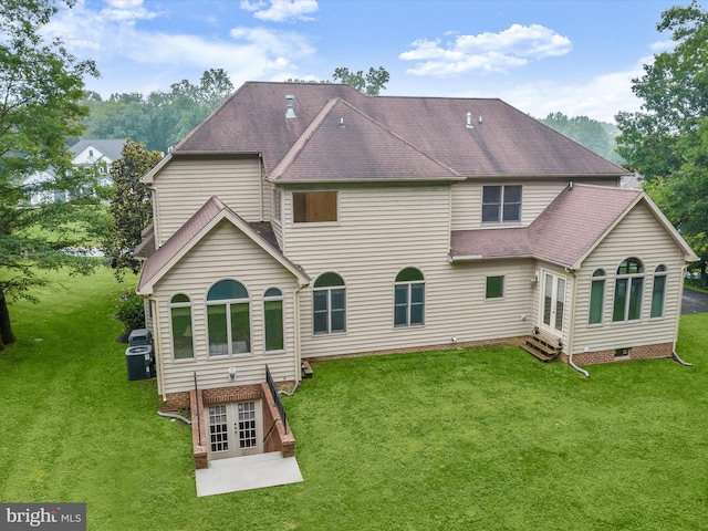 6 Jarretts Ct, Reisterstown, MD 21136 - back of property featuring french doors, entry steps, a lawn, and a shingled roof