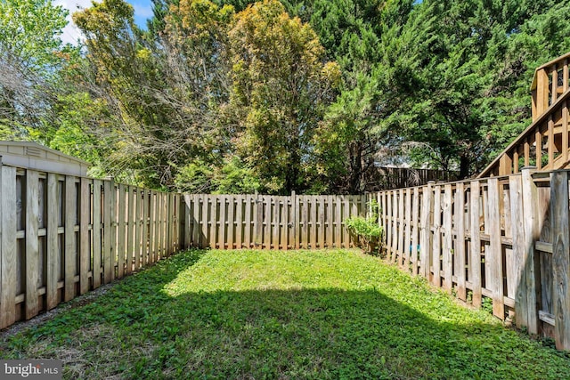 view of yard featuring a fenced backyard