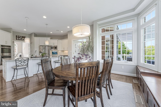 dining area with baseboards, visible vents, recessed lighting, and dark wood-type flooring