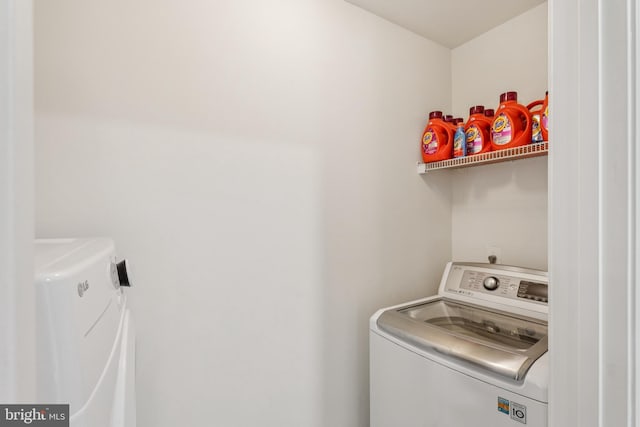 8810 Primula Dr, Laytonsville, MD 20882 - laundry room featuring separate washer and dryer