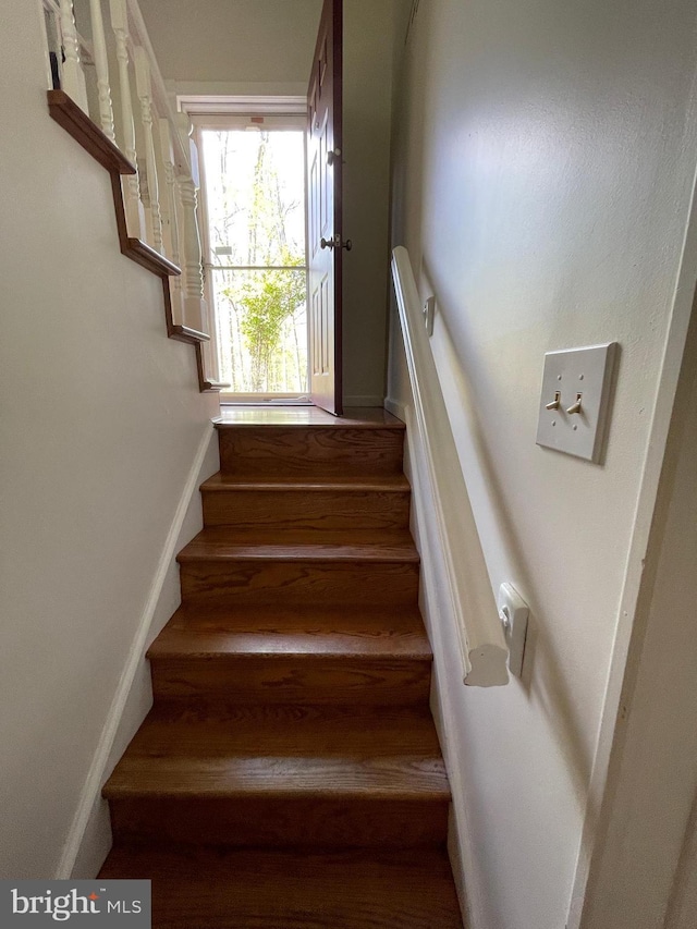 8807 Doug Dr, Nokesville, VA 20181 - view of stairway