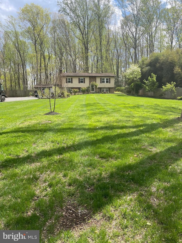 8807 Doug Dr, Nokesville, VA 20181 - view of yard with fence