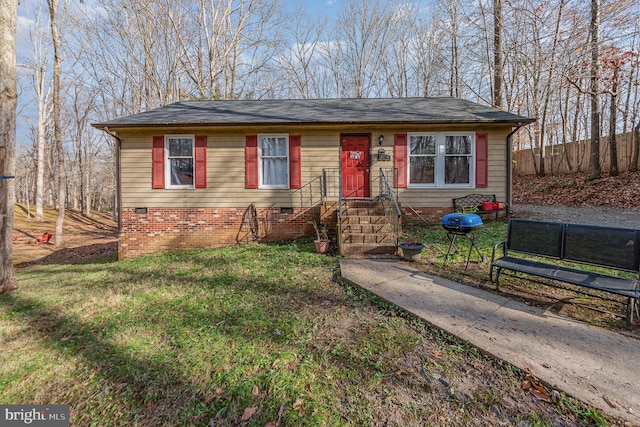 view of front of home with a front lawn, fence, and crawl space