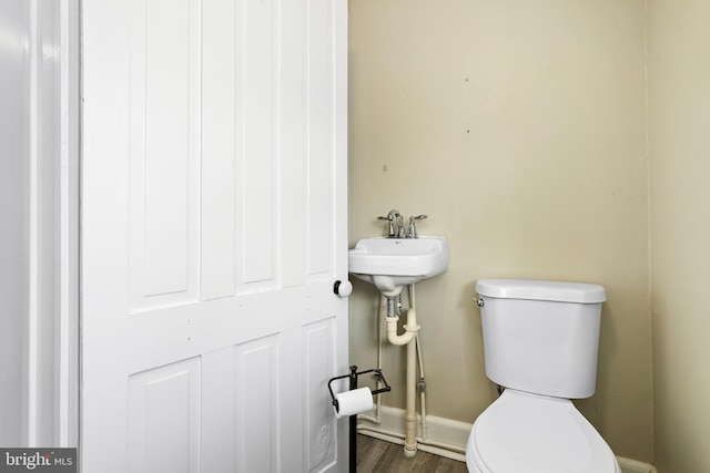 306 Bohemia Ave, Chesapeake City, MD 21915 - bathroom featuring baseboards, toilet, and wood finished floors