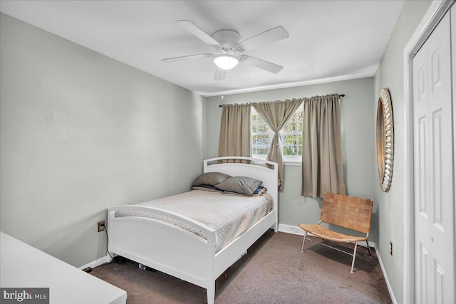 bedroom featuring carpet flooring, a ceiling fan, baseboards, and a closet