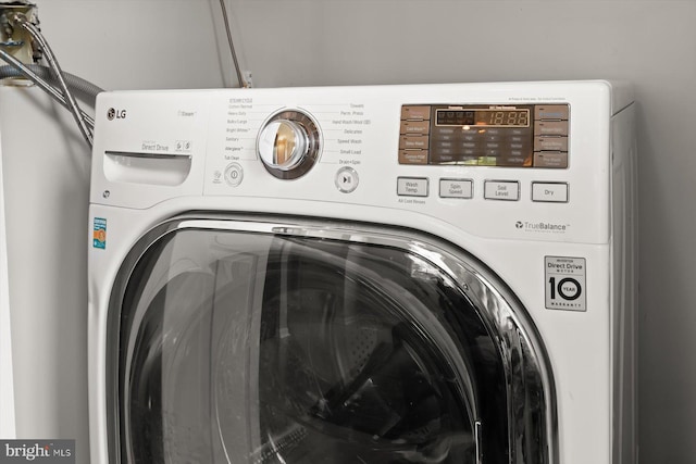 laundry room featuring washer / clothes dryer