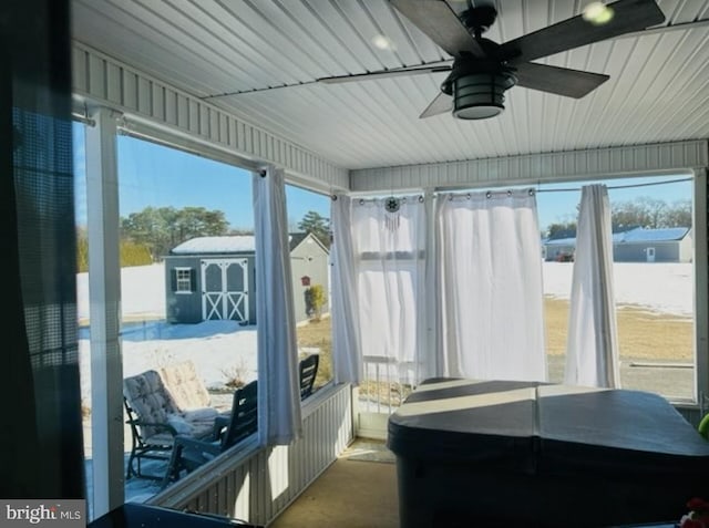 sunroom featuring ceiling fan