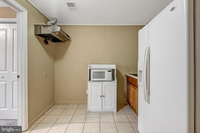 clothes washing area with baseboards, visible vents, and light tile patterned floors