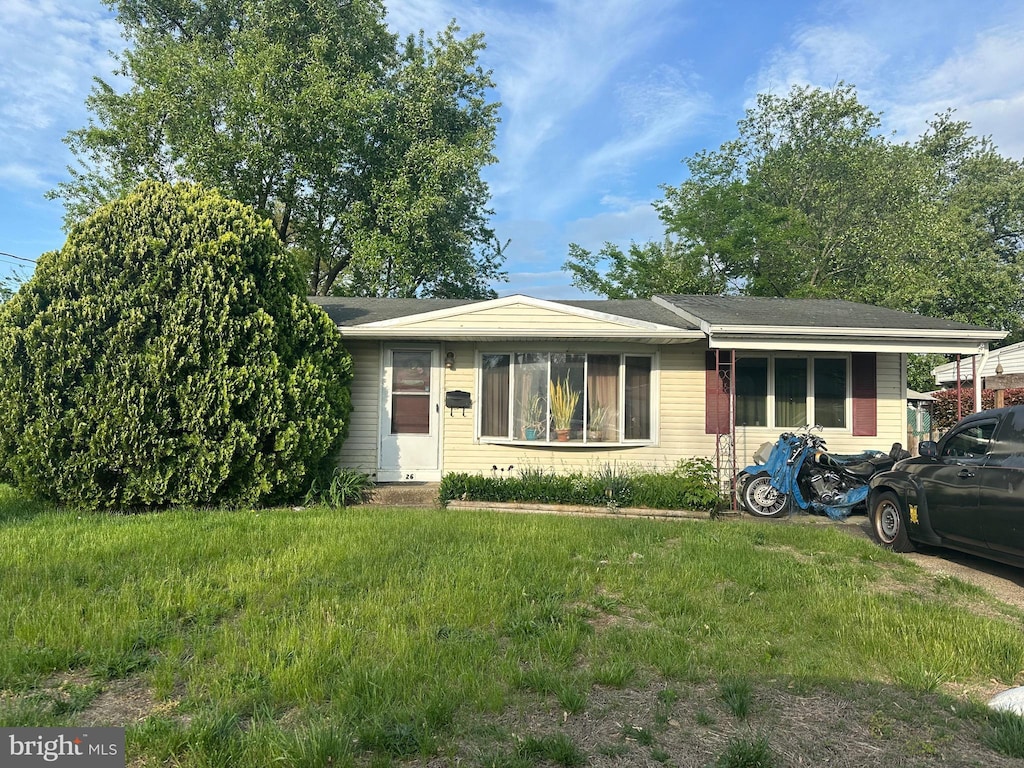 ranch-style house with a front yard