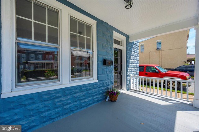 view of patio / terrace with covered porch