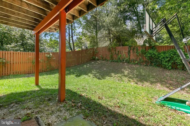 view of yard featuring a fenced backyard