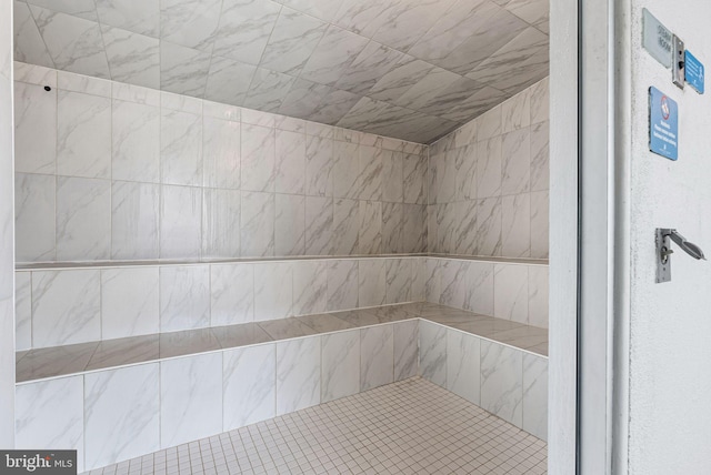 901 N Penn St Unit F706, Philadelphia, PA 19123 - full bathroom with tiled shower