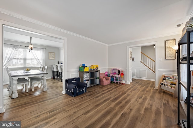 rec room featuring ornamental molding, a chandelier, wood finished floors, and visible vents