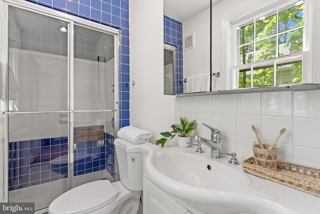 full bath featuring visible vents, tasteful backsplash, a shower stall, vanity, and toilet