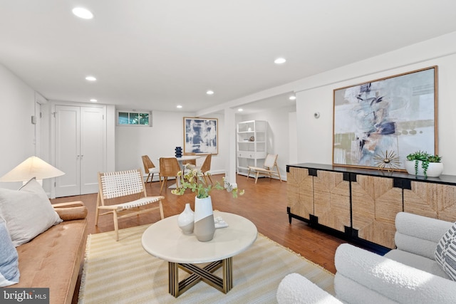 living area featuring recessed lighting, baseboards, and wood finished floors