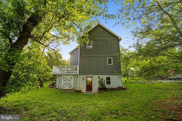 26101 Frederick Rd, Clarksburg, MD 20871 - back of property with a lawn