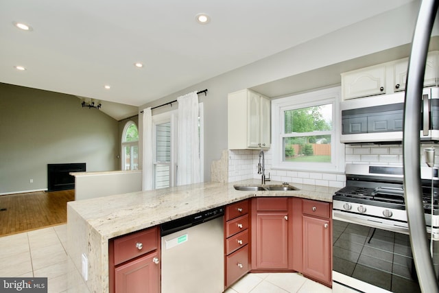 10505 Manor View Pl, Manassas, VA 20110 - kitchen featuring backsplash, a sink, stainless steel appliances, recessed lighting, and light tile patterned flooring