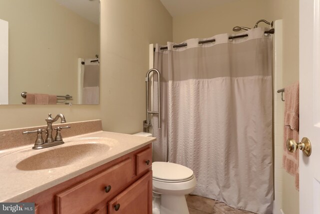 2038 E Harrisburg Pike, Middletown, PA 17057 - full bath featuring curtained shower, vanity, toilet, and tile patterned floors