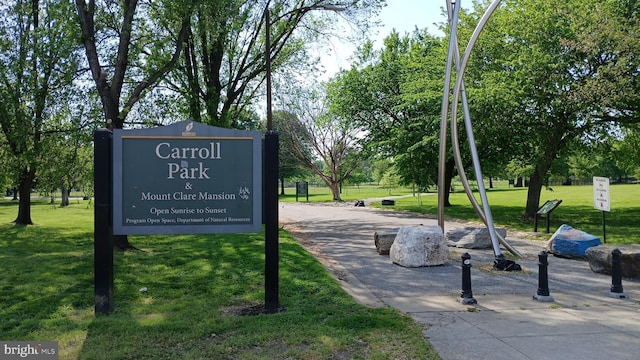 view of home's community featuring a yard
