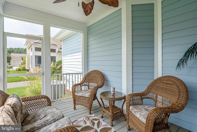 sunroom featuring a ceiling fan