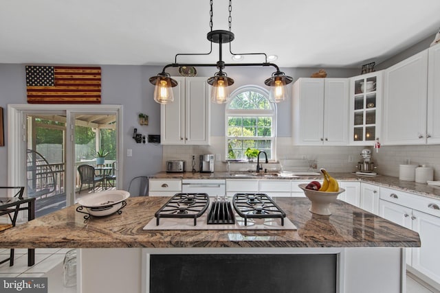 36 Crimson King Dr, Bear, DE 19701 - kitchen featuring white cabinets, a sink, white appliances, decorative backsplash, and a kitchen island