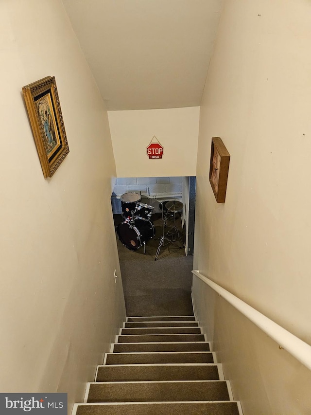 654 Frances Ave, West Deptford, NJ 08096 - view of stairway