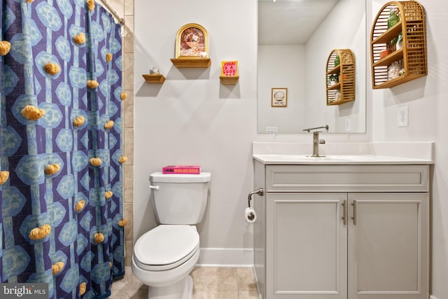 bathroom with baseboards, a shower with shower curtain, toilet, and vanity