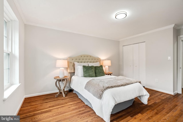2192 Golf Course Dr, Reston, VA 20191 - bedroom featuring wood finished floors, ornamental molding, baseboards, and a closet