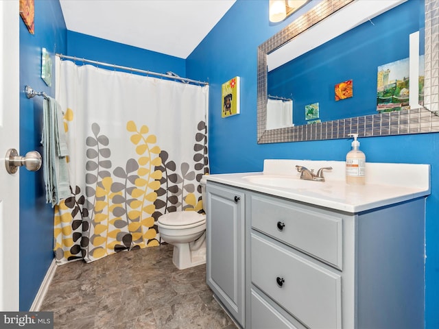 7915 Mount Pleasant Ct E, Walkersville, MD 21793 - full bathroom featuring vanity, baseboards, a shower with curtain, and toilet