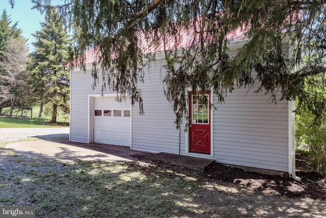 view of front of home featuring a garage and driveway