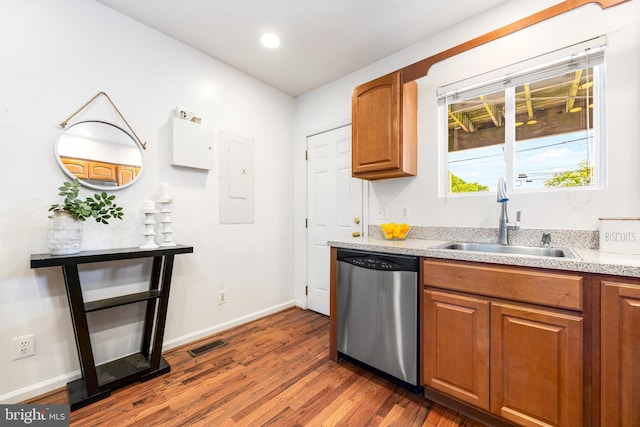 kitchen with visible vents, baseboards, dark wood-style floors, a sink, and dishwasher