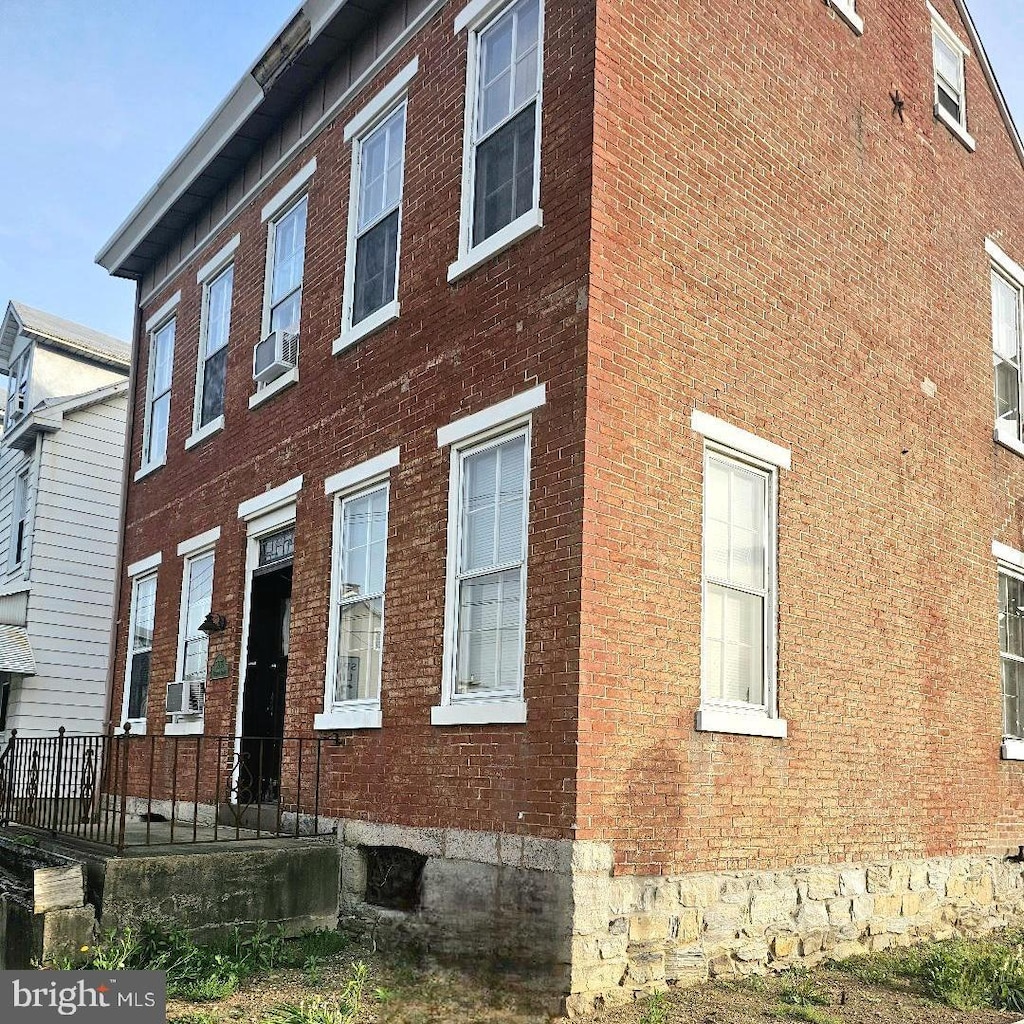 view of building exterior featuring cooling unit