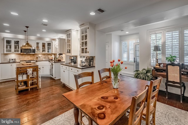 dining room featuring dark wood-style flooring, visible vents, and recessed lighting