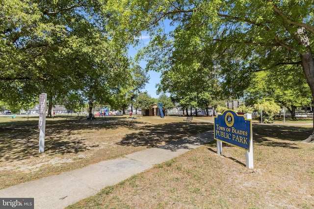 surrounding community featuring playground community