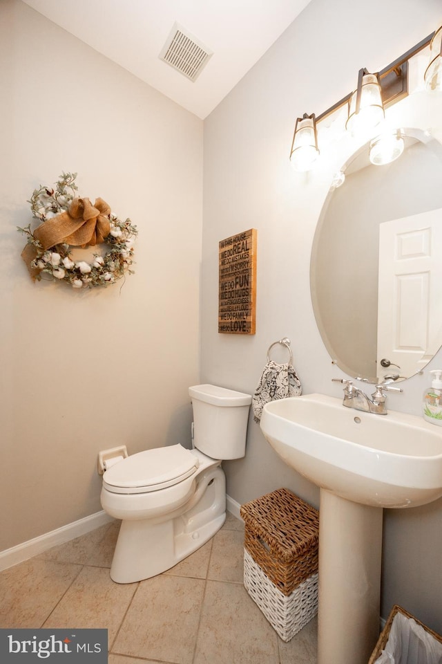 bathroom with toilet, tile patterned flooring, baseboards, and visible vents