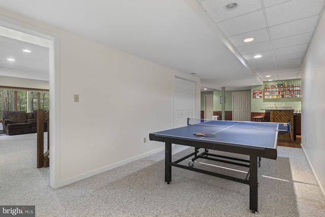 game room featuring baseboards, indoor wet bar, carpet flooring, and recessed lighting