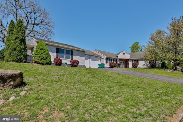3 Dusty Rd, Easton, PA 18045 - single story home featuring a garage, a front lawn, and aphalt driveway