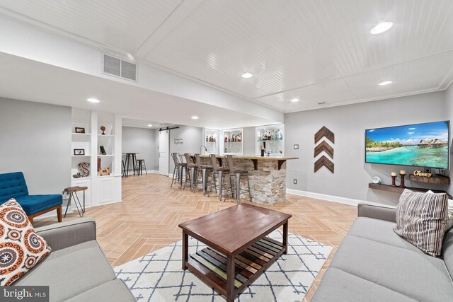 living area featuring indoor wet bar, recessed lighting, baseboards, and visible vents