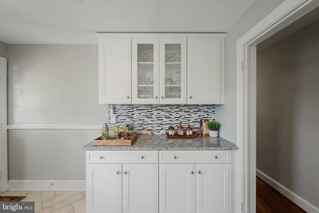 435 Mosby St, Winchester, VA 22601 - bar area featuring baseboards and tasteful backsplash