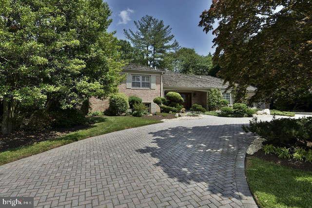 1219 Potomac School Rd, Mclean, VA 22101 - view of front of property with curved driveway