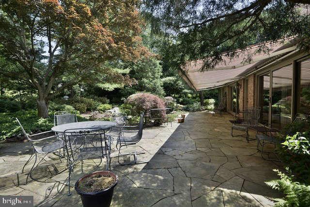 1219 Potomac School Rd, Mclean, VA 22101 - view of patio with outdoor dining area