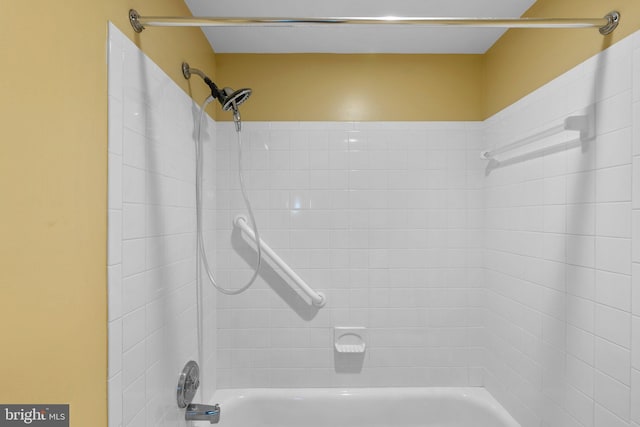 details featuring shower / tub combination