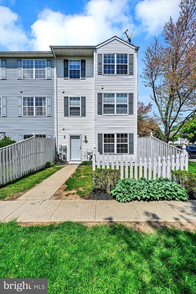 multi unit property with fence