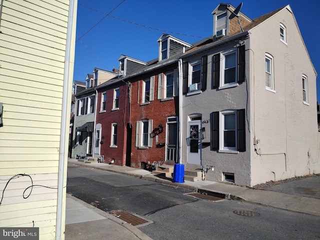 615 Lake St, Lancaster, PA 17603 - view of front facade with entry steps and brick siding