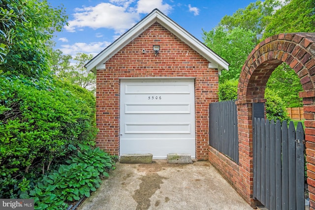 5506 39th Ave, Hyattsville, MD 20781 - garage featuring fence