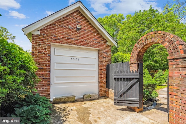 5506 39th Ave, Hyattsville, MD 20781 - gate featuring fence