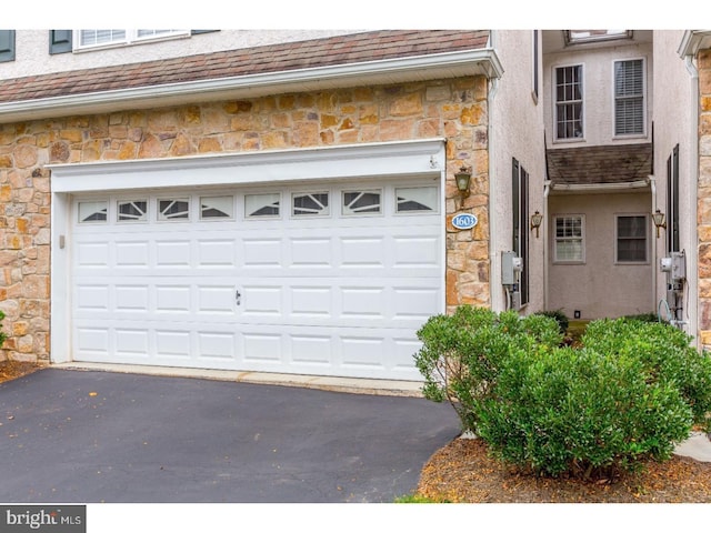 garage featuring aphalt driveway