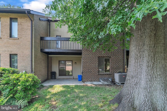 20003 Hob Hill Way, Gaithersburg, MD 20886 - back of property with central AC unit, brick siding, a balcony, a patio area, and a lawn