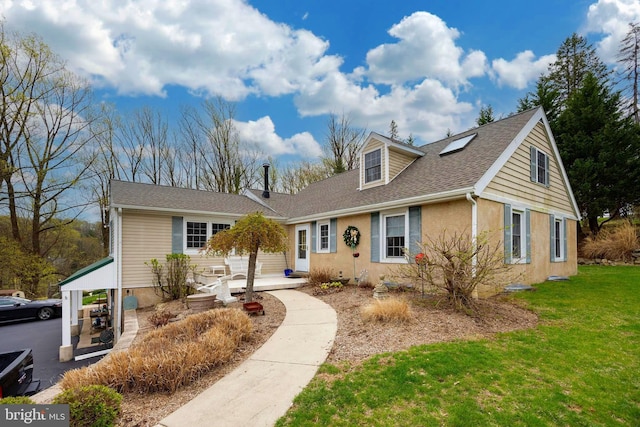 view of front of home with a shingled roof, a gazebo, stucco siding, and a front lawn
