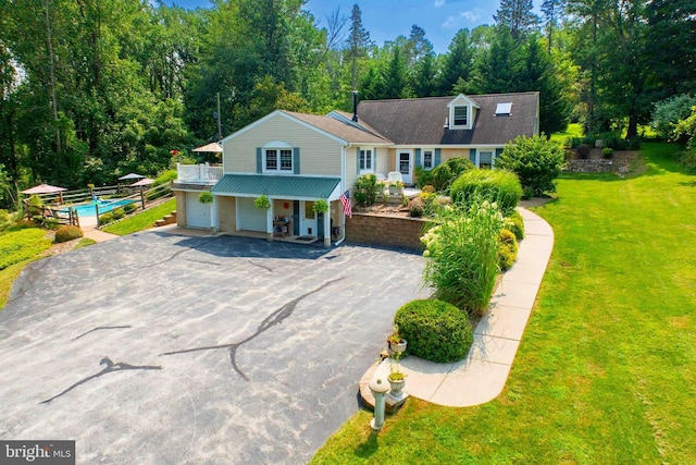 view of front of home featuring covered porch, a front lawn, and aphalt driveway